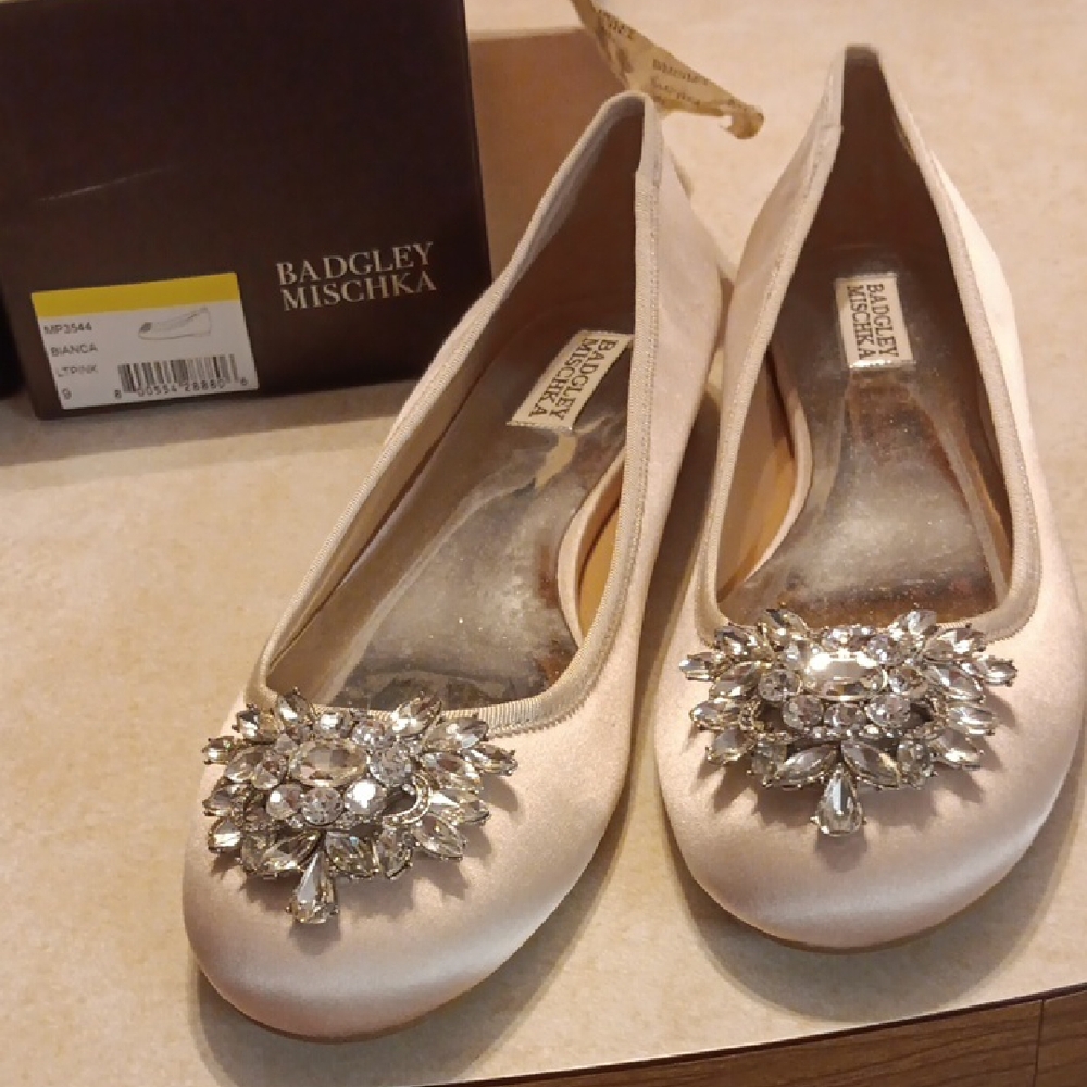 Size 9 Badgley Mischka Satin Pink Flat Shoes W/ Storage Bag & Replacement Gems.